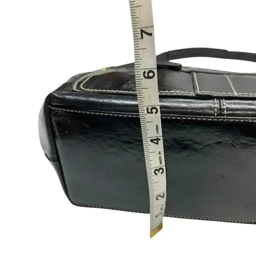 Rare Coach Patent leather crescent shaped retro should bag - Picture 8 of 16